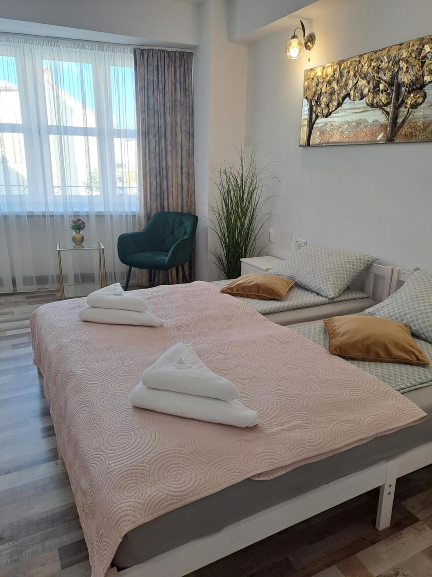 7 Level Central Apartments Меркуря-Чук Экстерьер фото