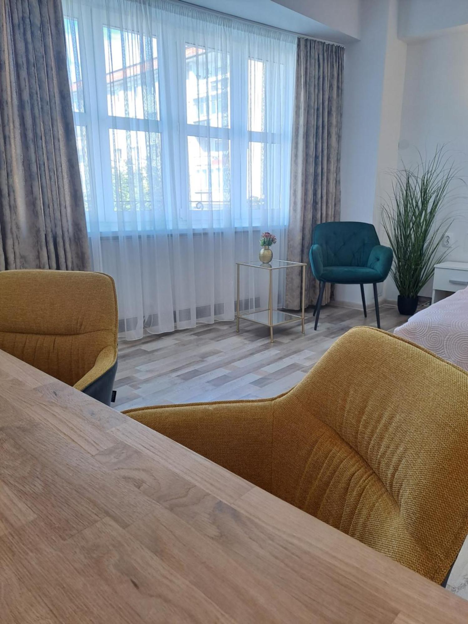 7 Level Central Apartments Меркуря-Чук Экстерьер фото
